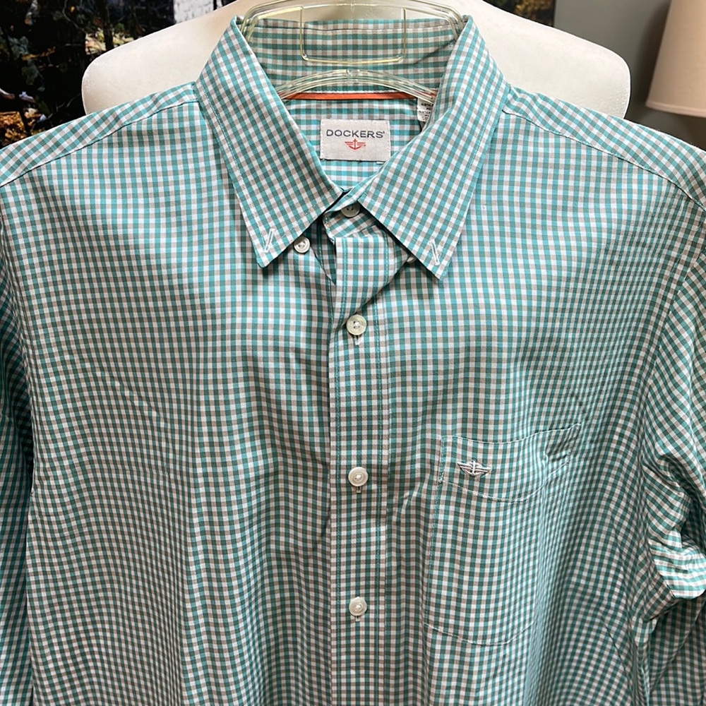 Men’s Dockers long sleeve button down shirt sz large green and white check